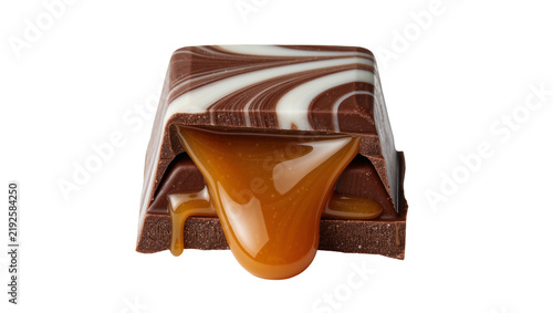 Foto Swirled dark and white chocolate bar with gooey caramel dripping, isolated on tr