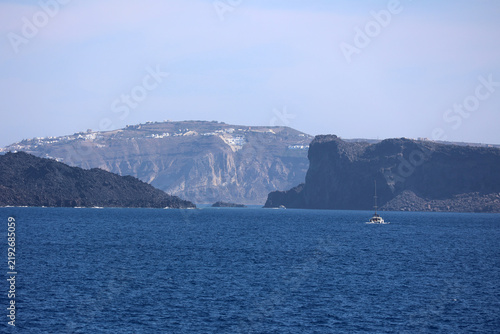 Obraz na plátně View of the entrance to the caldera of the Cycladic island of Santorini, Greece