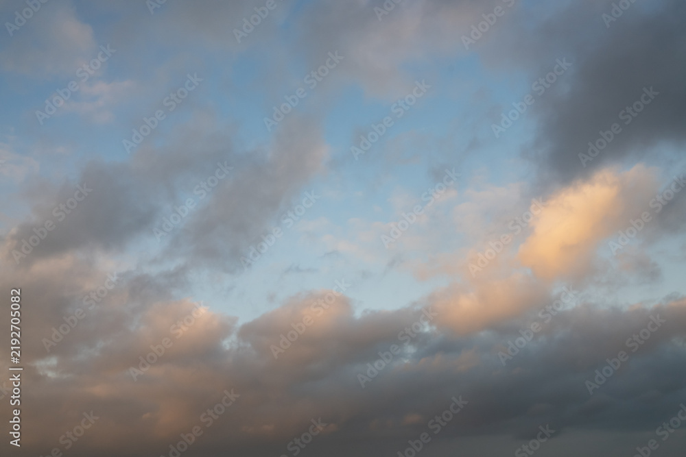 Obraz premium Soft Gray and Pink Clouds in Blue Evening Sky