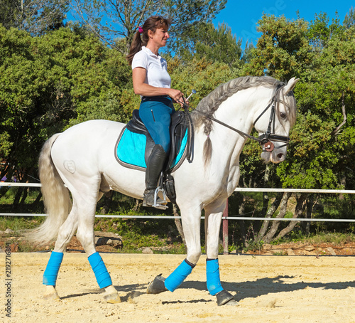 Konstfotografi riding woman on stallion