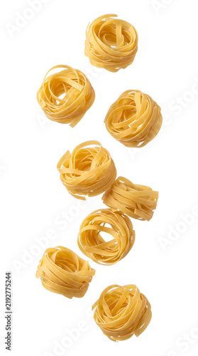Bild auf Leinwand Falling raw tagliatelle nests isolated on transparent background