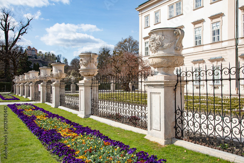 Mirabellgarten, Barock Garten mit Steinvasen, Salzburg, Österreich