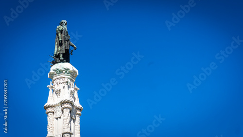 Bild auf Leinwand Statue of Peter IV of Aragon (Pedro IV de Aragón) in Lisbon, Portugal, with a cl