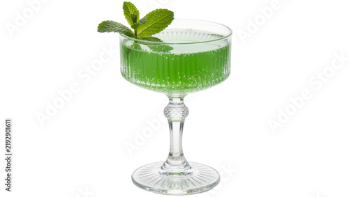 Fotografía Green bubbly cocktail with mint leaves, isolated on transparent background