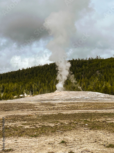 Fotografie Steaming geothermal vent in Yellowstone National Park