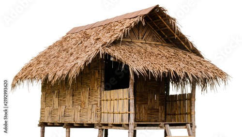 Фотография Traditional bamboo hut with thatched roof, isolated on transparent background