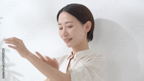 女性　スキンケア	