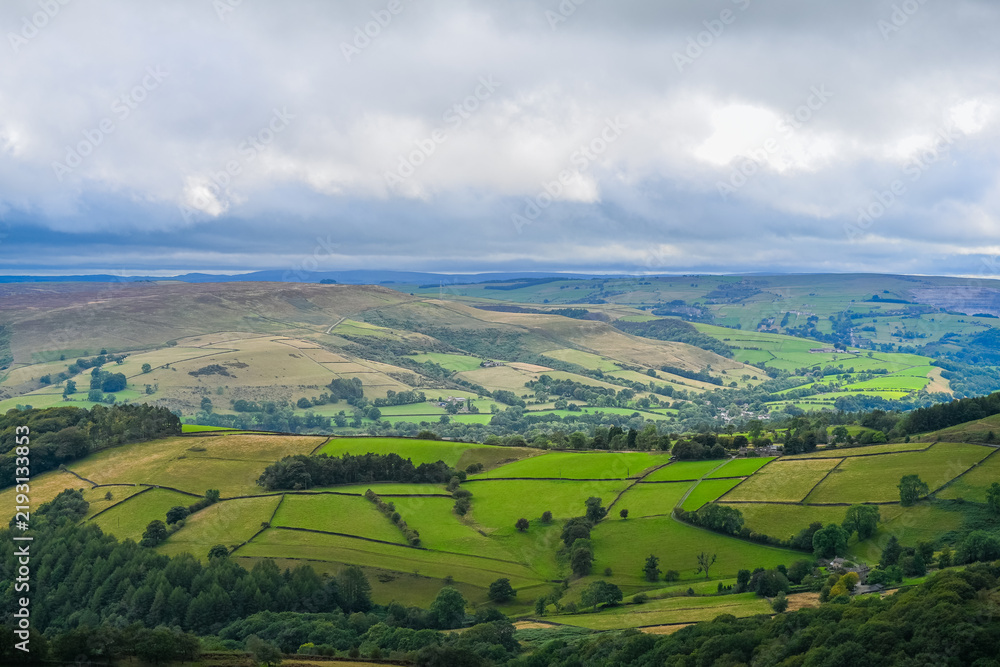 Fototapeta premium Moorland and Rocky Hills Across the Peak District National Park