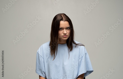 фотографія Young woman expressing strong displeasure in a studio, looking directly at the c