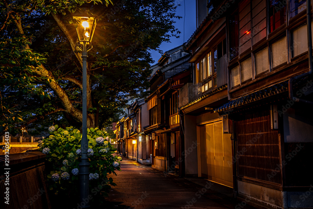 Fototapeta premium 金沢・主計町茶屋街の夜景