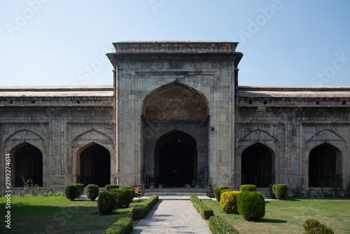 Obraz na płótnie Srinagar es la capital de verano de la región de Jammu y Cachemira, en la India, templos, mezquitas y construcciones antiguas son la atracción de la ciudad