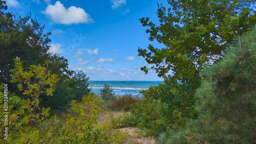Der Strand im polnischen Ostseebad Misdroy (Międzyzdroje) besticht durch seine faszinierende Kombination aus feinstem, hellem Sandstrand, einer weitläufigen Dünenlandschaft und der Steilküste .