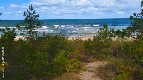 Der Strand im polnischen Ostseebad Misdroy (Międzyzdroje) besticht durch seine faszinierende Kombination aus feinstem, hellem Sandstrand, einer weitläufigen Dünenlandschaft und der Steilküste .