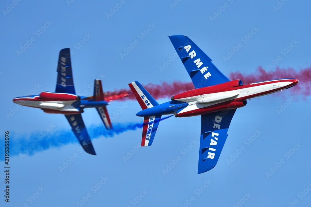 Obraz premium Patrouille de France croisement 2 avions