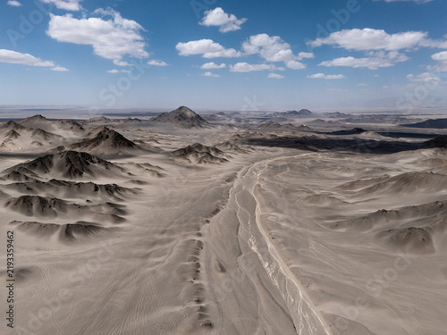 Quadro su tela aerial view of the desolate black mountain desert landscape in xinjiang