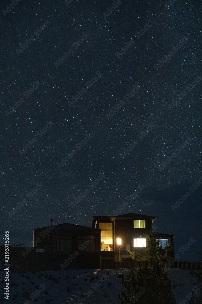 Fototapeta premium Modern house under a starry winter night sky
