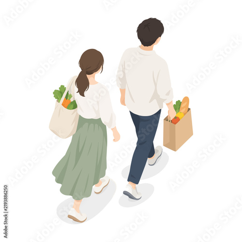 買い物帰りの日本人夫婦の後ろ姿