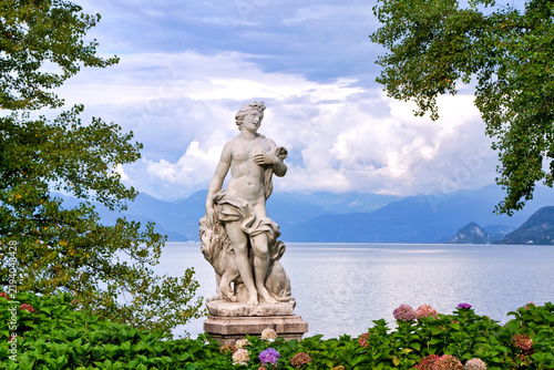 Konstfotografi Marble statue overlooking Lake Maggiore, Italy