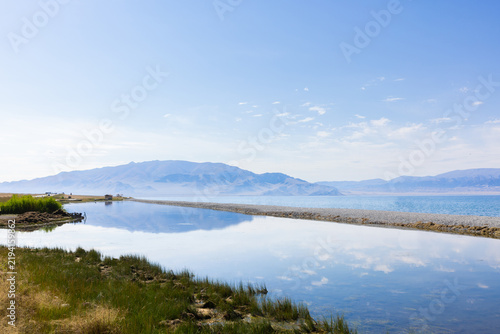 Quadro su tela Serene Sayram lake in Xinjiang province China And Mountain Landscape With Calm R