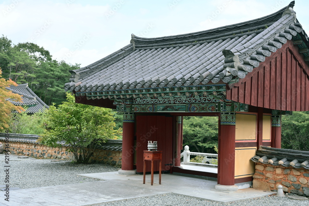 Fototapeta premium traditional Korean temple by 통도사