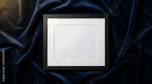 White blank frame with black edge copy space 