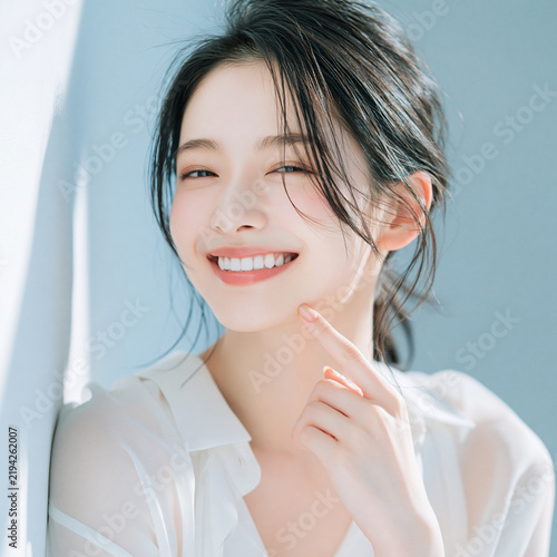 透明感のある女性の爽やかなビューティーポートレート。