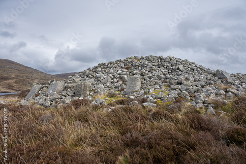 Konstfotografi Reineabhal Neolithic Chambered Cairn, near Mingarry, South Uist, Outer Hebrides,