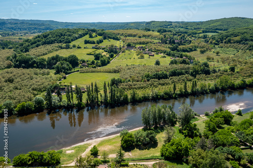 Blick auf den Fluss Dordogne bei Vezac, Dordogne, Frankreich