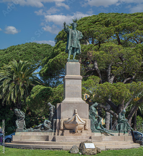 Fotografie Christopher Columbus Monument (Monumento a Cristoforo Colombo) in Rapallo, Province of Genoa, Liguria region, Italy