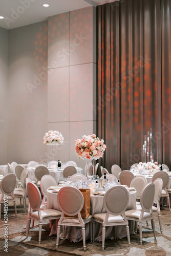 Konstfotografi Elegant wedding reception tables with floral centerpieces