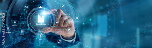 Obraz na plátně An urban planner handhold Smart Cities initiatives