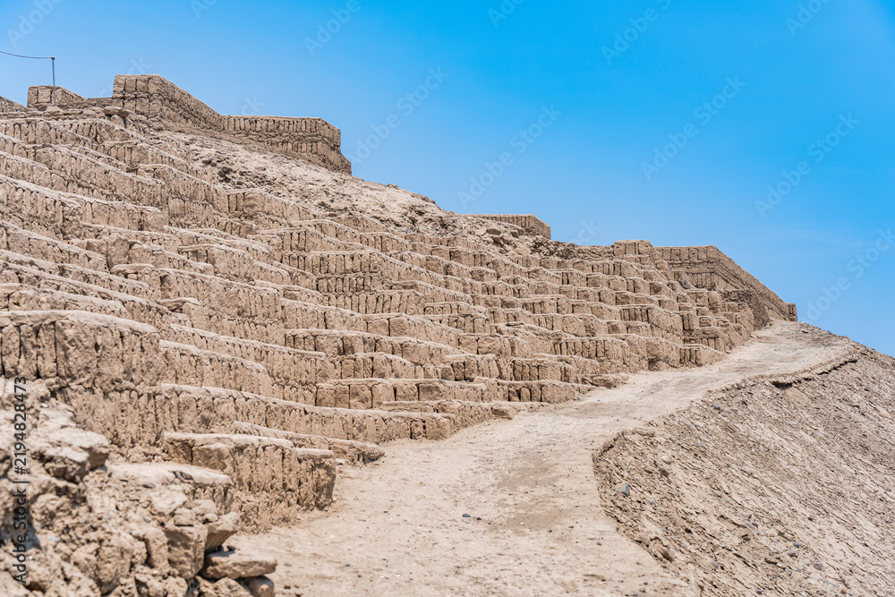 Obraz premium The complex, terraced adobe brick construction of the ancient Huaca Pucllana pyramid in the Miraflores district of Lima