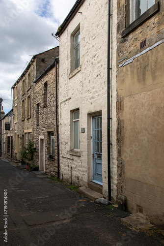 Obraz na plátně A hodgepodge of old stone houses in Settle, North Yorkshire, England
