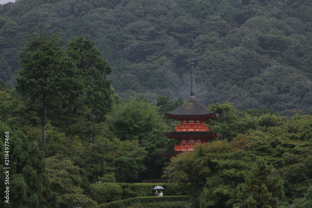 Obraz premium Kiyomizu-temple Red pagoda in Kyoto
