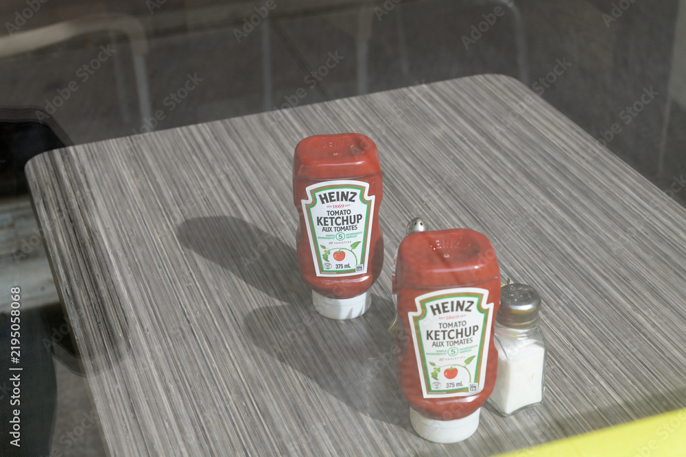 Obraz premium Heinz upside-down plastic squeeze ketchup bottle on a diner table at Eggsmart, a breakfast restaurant, 645 Bay St, Toronto