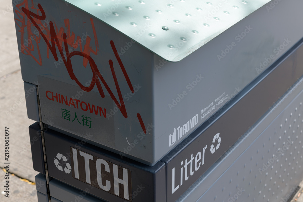 Obraz premium close-up of a litter bin or receptacle in China Town, Toronto