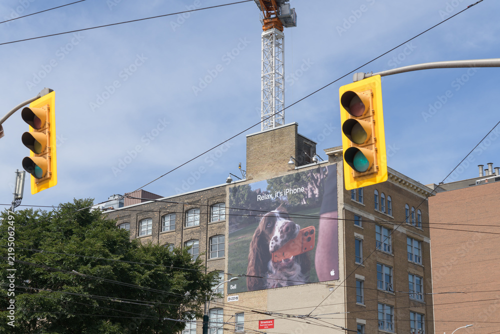 Obraz premium exterior of Keens Building, a warehouse, constructed in 1914, 174 Spadina Av (south elevation), Toronto