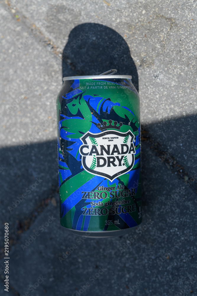 Obraz premium discarded Canada Dry limited-edition Toronto Blue Jays collectible cans on the pavement downtown Toronto