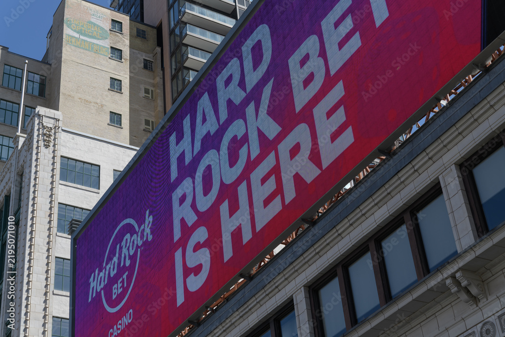 Obraz premium 279 Yonge Street digital spectacular featuring DOOH advertising for Hard Rock Bet, an online sportsbook and casino platform, Toronto