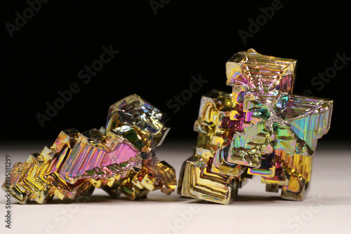 Cuadro en lienzo Bismuth crystals. Crystals show metallic luster and shine