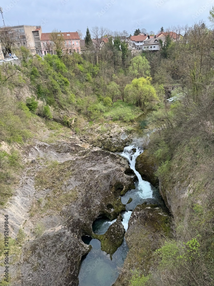Obraz premium The canyon of the river Gornja Dobra in Ogulin and in front of Jula's abyss - Croatia (Kanjon rijeke Gornje Dobre u Ogulinu i pred Đulinim ponorom - Ogulin, Hrvatska)