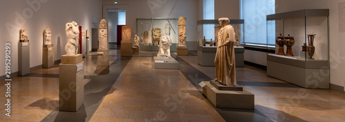 Foto Berlin, Germany - 8 Nov 25: Classical Antiquities Gallery at Altes Museum