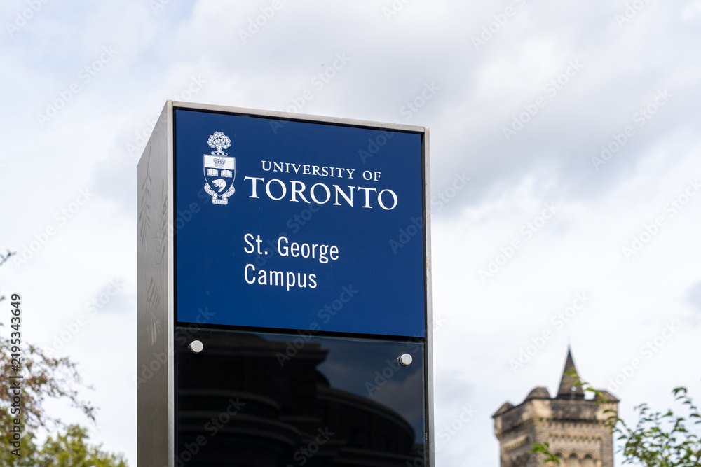 Fototapeta premium Toronto, Ontario, Canada - September 16, 2026: A campus directional sign with historic stone buildings in the background at the St George Campus of the University of Toronto in downtown Toronto, Ontar
