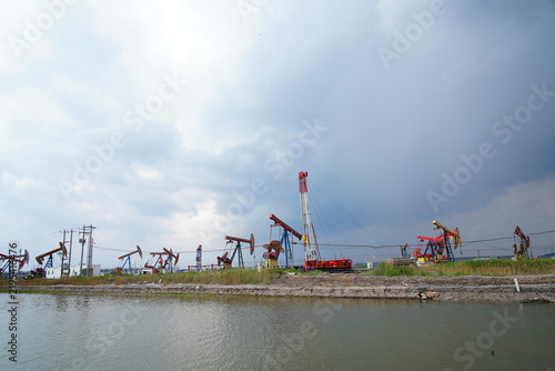 Cuadro en lienzo The oil pump, industrial equipment