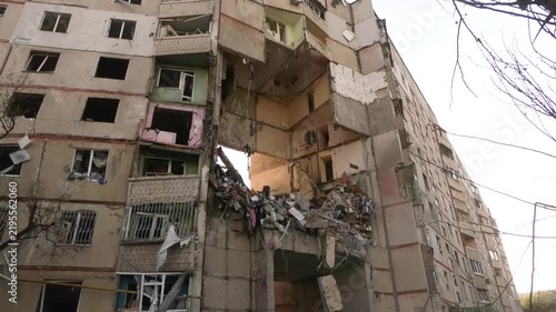 Destroyed high-rise residential building in a Ukrainian city following a drone strike. Consequences of Russian missile and drone attacks on Ukrainian cities, damage to civilian infrastructure, urban