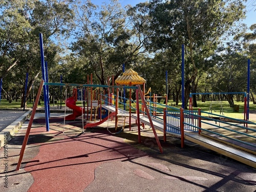 Foto Australian bushland playground with natural sandy ground and rubber surface