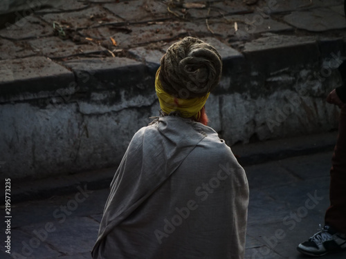 Quadro su tela Sadhu with dreadlocks sitting in meditation at a temple in Kathmandu, Nepal