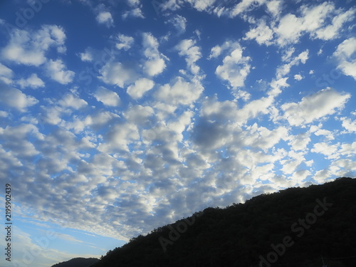 Quadro su tela さわやかな秋晴れの空に浮かぶひつじ雲