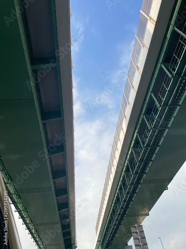 Naklejka 高速道路の裏側と青空のローアングル