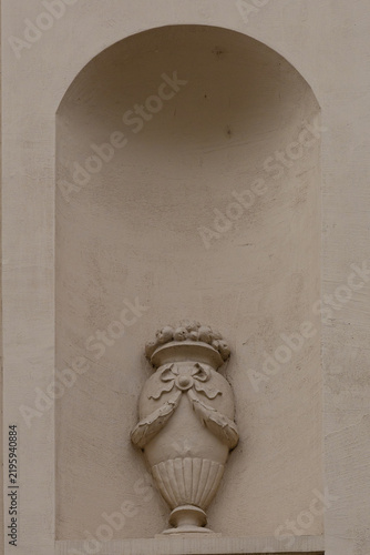 Foto Charming Vase-Shaped Architectural Detail in Belgrade Old Town, Serbia